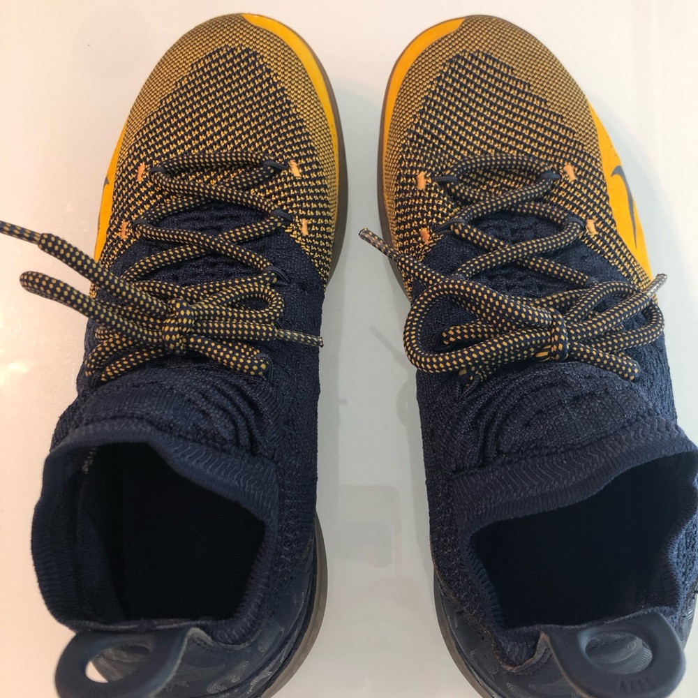 Man’s Nike shoes